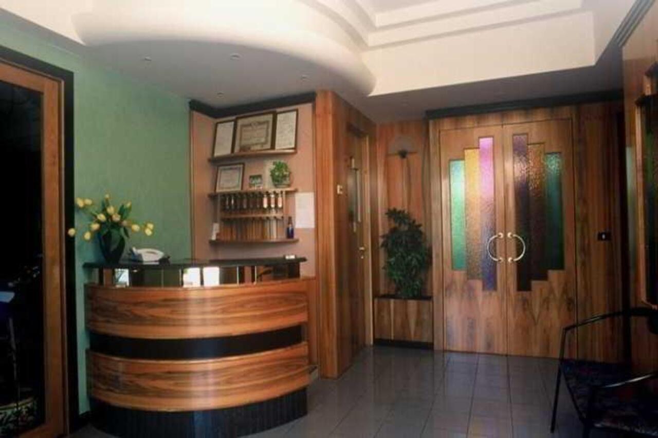 רימיני Albergo Ester Di Fossi Laura מראה חיצוני תמונה